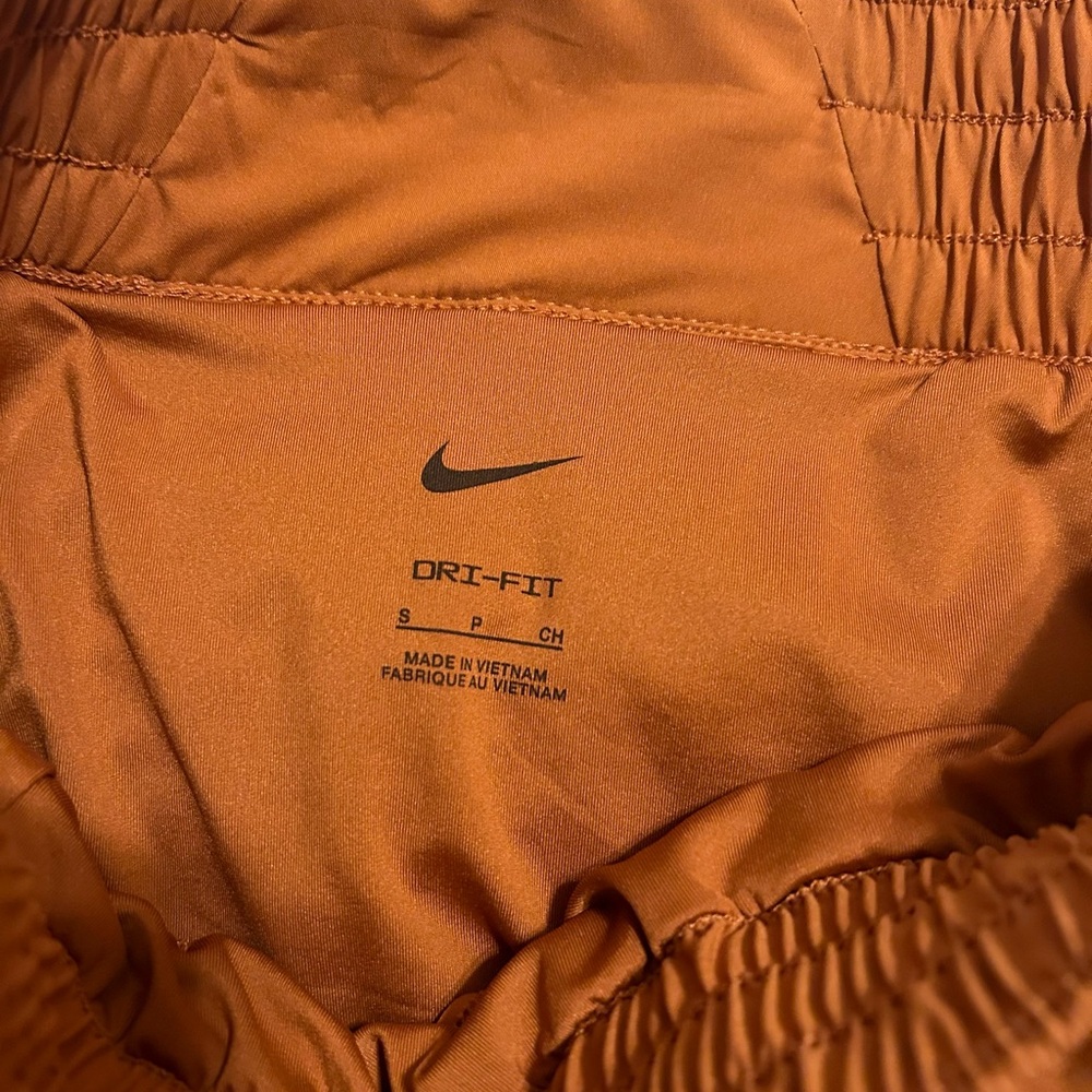 Nike One Women’s Dri-FIT Mid-Rise Brief-Lined Shorts - Picture 9 of 17